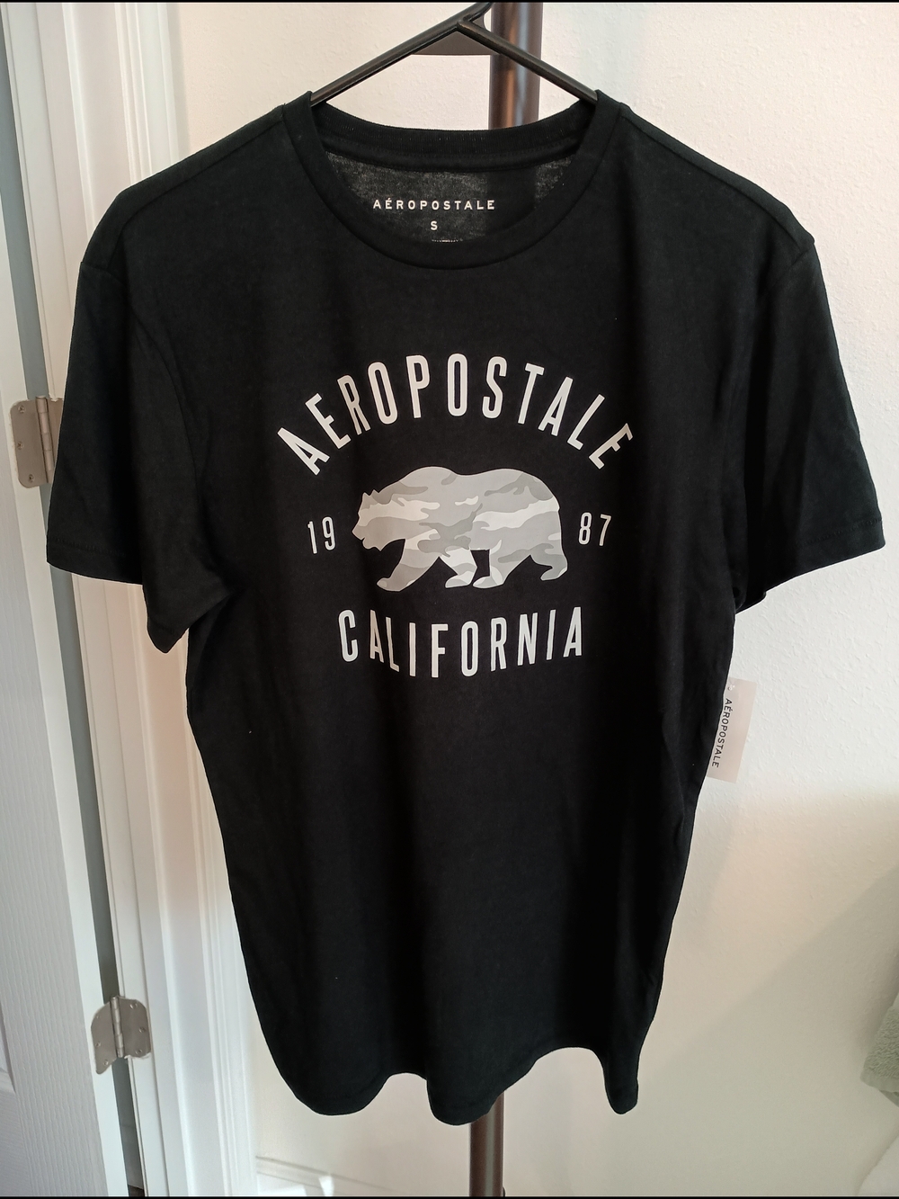 Aeropostale Camo Bear Graphic Tee, Dark Black, Small
